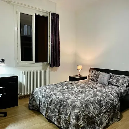 Apartment The Castle Door House - Entire 2-bed *